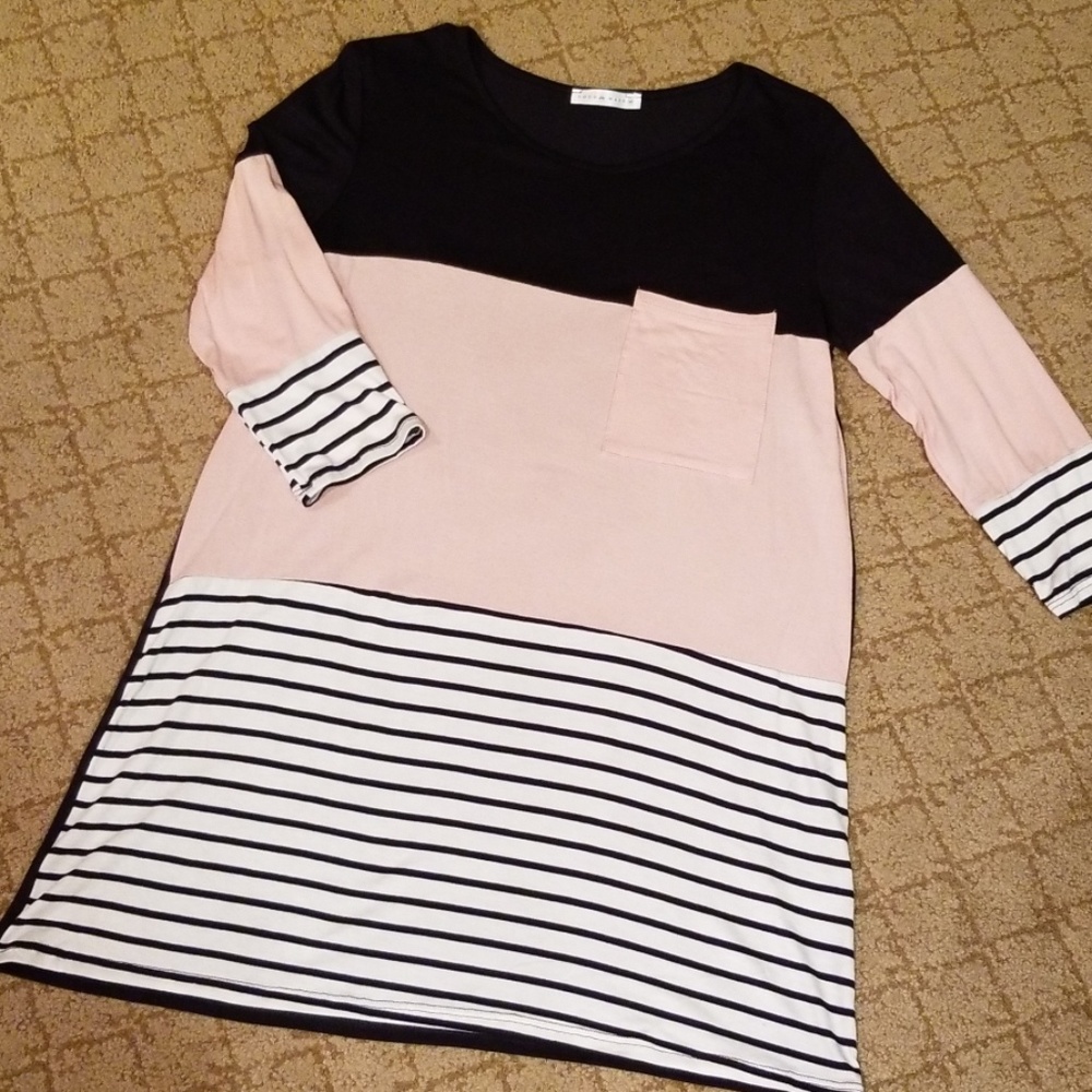 Coco & Main Tunic - Picture 2 of 5